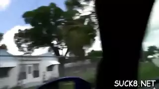 ابتسامة جميلة، وفتحات جائعة: ثنائي حي يتحول إلى مشهد إباحي صريح