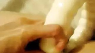 ربة منزل مثارة مقيدة لممارسة جنس عنيف أمام الكاميرا