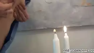 عيد ميلاد البالغة قانونياً: علاقة جنسية جماعية قاسية لأول مرة
