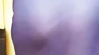 عاهرة ناضجة مرتدية الجوارب تمنح تينا كاي استخدام منزلها مجانًا أثناء ممارسة الجنس العنيف