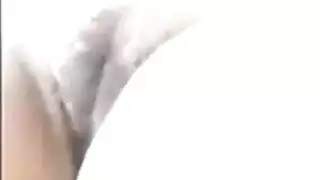 عاهرة أنيقة تأخذ خاتماً ضخماً عميقاً في داخلها