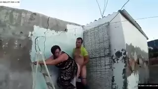 فرج الجارة الضيق يحصل على حشو قوي على السطح