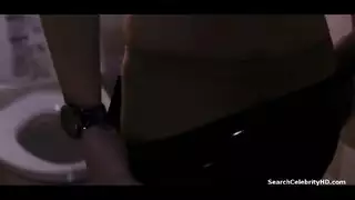 جنس سحاقي مبلل: ممارسة الجنس باللسان على فتحتها مع صديقة