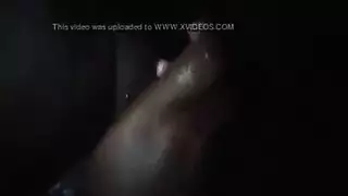 مفاجأة قضيب الصديقة: سمراء مثارة ذات أثداء ثابتة تتذوق