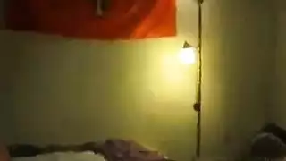 مراهقة جديدة مكشوفة: عارية ومستعدة للعمل