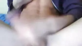 تقبيل مثلية يتحول إلى ثلاثية إباحية مع شاب