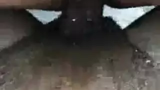مبلل على ركبتيها ضيق الهرة
