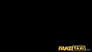 ملكة إبونية تريد مهبلها الضيق أن يُدمر