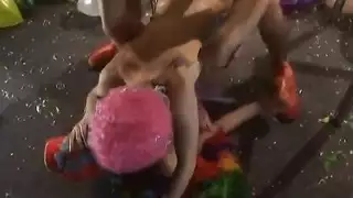 التدليك من زوجة الأب يتحول إلى فعل جنسي صريح وقاس