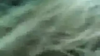 زوجة خائنة تحصل على تدليك مهبلي قبل جنس بين الأعراق قاسي