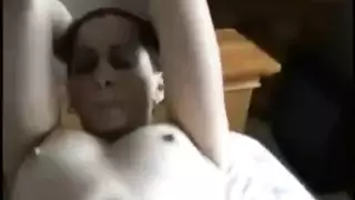 صديقات مثيره تلعق بعض ثم اختراق مزدوج بلعبة زجاجية