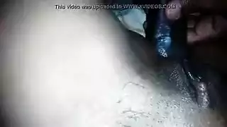 زوجة ساخنة تأخذه في مؤخرتها في إباحية شرجية صريحة