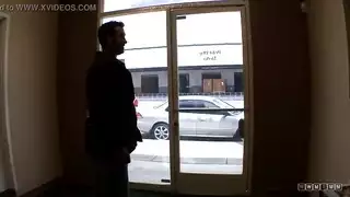 كانت تضاجع ابن جارها بالثديين