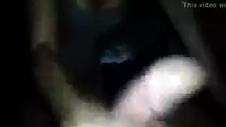 مشهد إباحي: يخرج قضيبه المنتصب لخيال المص