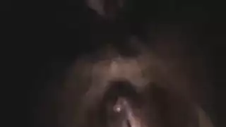 لحس مهبل مكثف: شاهدها ترتعش وهي تقذف بفعل اللسان