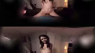 عاهرة جائعة للزب تأخذ زب واقع افتراضي عملاق في فمها وفرجها