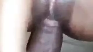 مشدودة ثم مليئة بعنف في هذا المقطع الإباحي