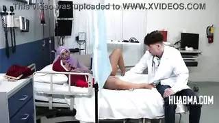 زوجة في الثلاثية شهوانية جدة