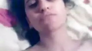 нимفو لا تشبع تطالب بقطار من القضبان الصلبة النابضة
