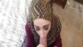 رجل عربي ممتلئ يضاجع بعمق في شريط جنسي صريح