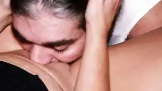 شاب يعشق اكل كس