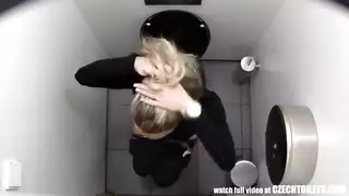 تصوير داخل الحمام عربي